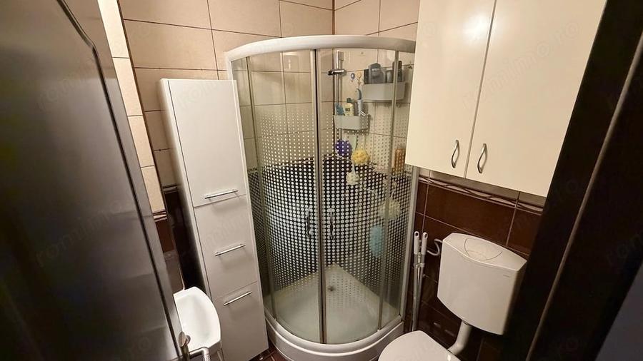 Apartament cu 3 camere decomandat în Vitan