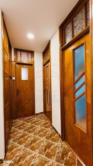 Apartament cu 4 camere decomandat în Piața Centrală