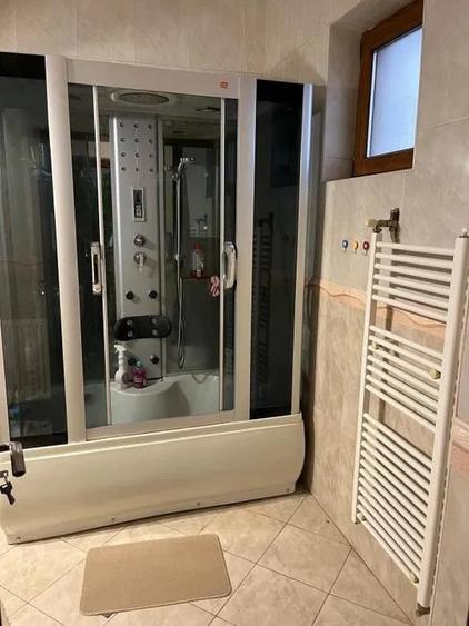 Casă individuală cu 5 camere cu Canalizare în Tineretului
