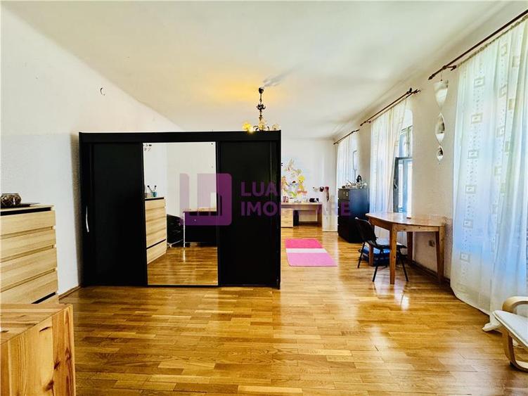 Apartament cu 4 camere semidecomandat, mobilat în Ultracentral