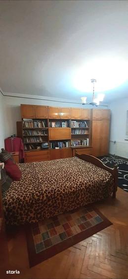 Apartament cu 4 camere decomandat în Rogerius