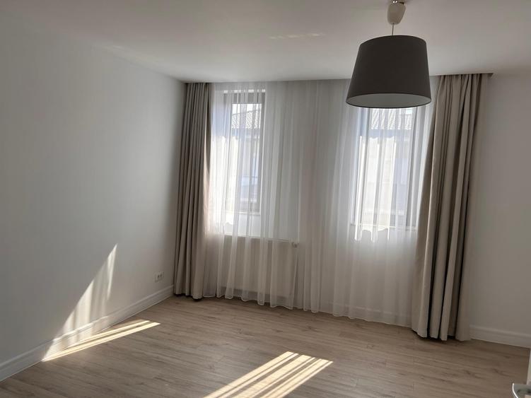 Duplex cu 9 camere cu Piscina în Pipera