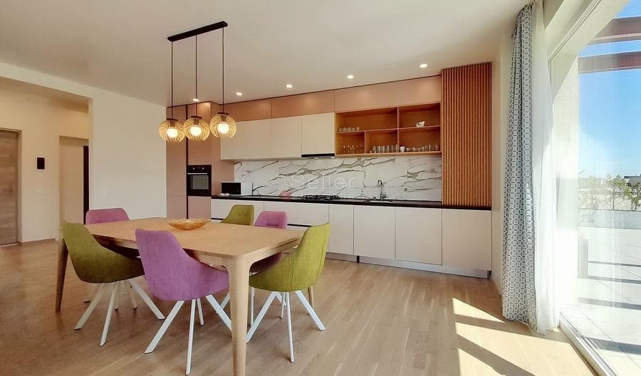 Apartament cu 4 camere decomandat, mobilat în Tractorul