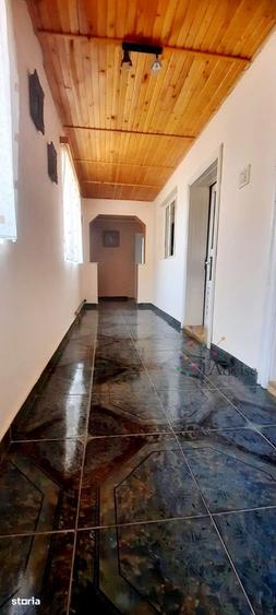 Casa deosebita cu spatiu comercial Rasnov - 2