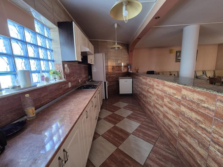 Casă individuală cu 8 camere cu Canalizare în Găvana 2