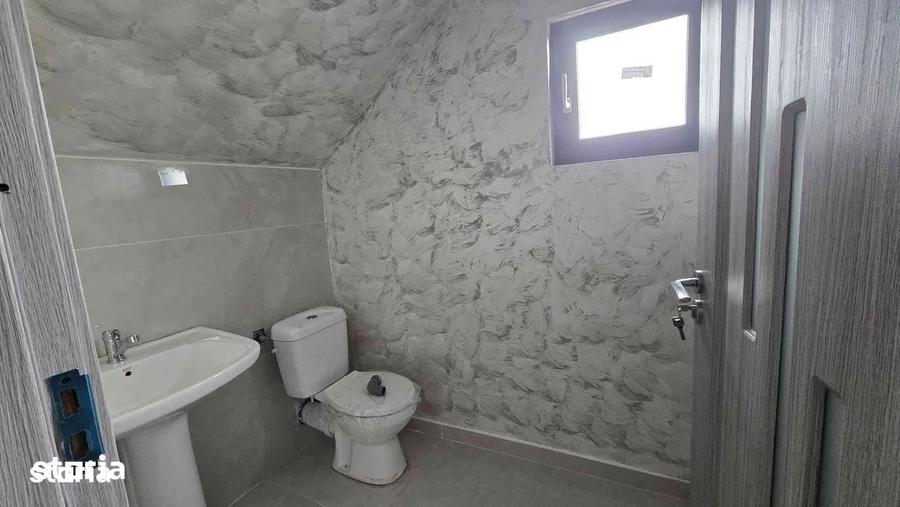 Casă cu 5 camere cu Teren 240 Mp în Holboca