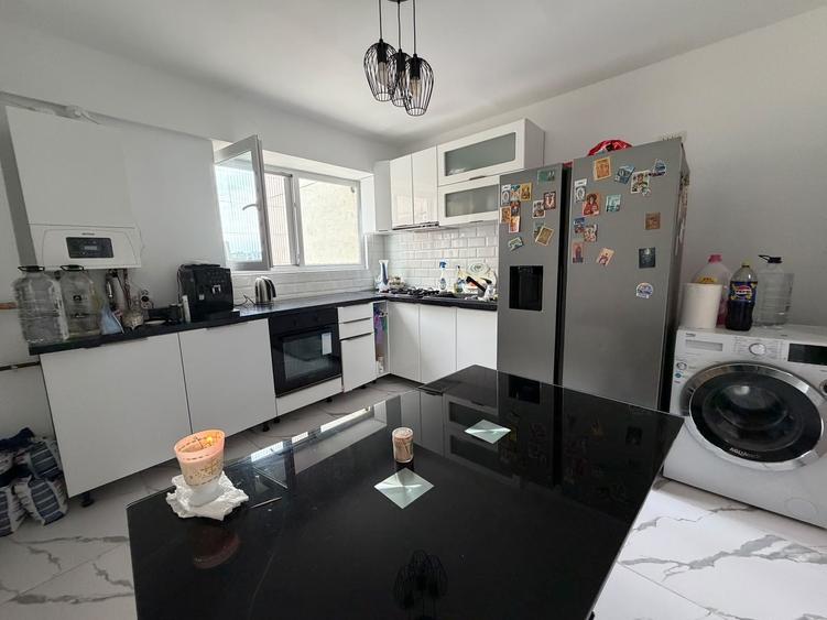 Apartament cu 2 camere decomandat, mobilat în Văcăresti