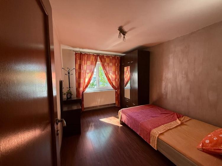 Apartament cu 3 camere decomandat, mobilat în Aradului