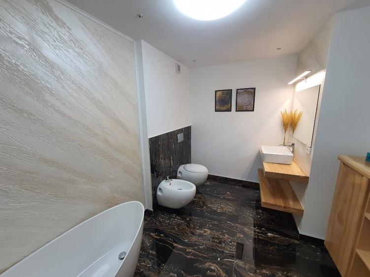 Duplex cu 4 camere cu Canalizare în Central
