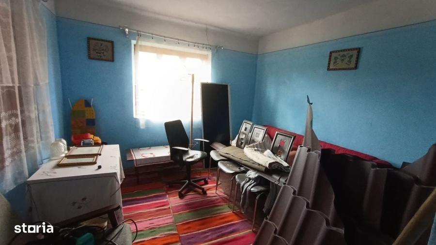 Casă cu 4 camere cu Teren 2331 Mp în Coșoveni