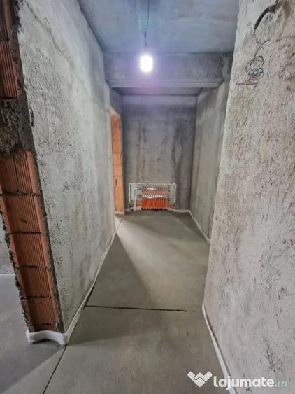 Apartament cu 2 camere decomandat în Smeura