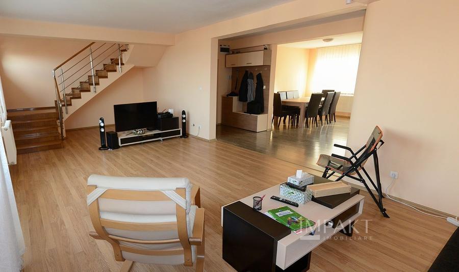 Apartament cu 5 camere decomandat în Bună Ziua