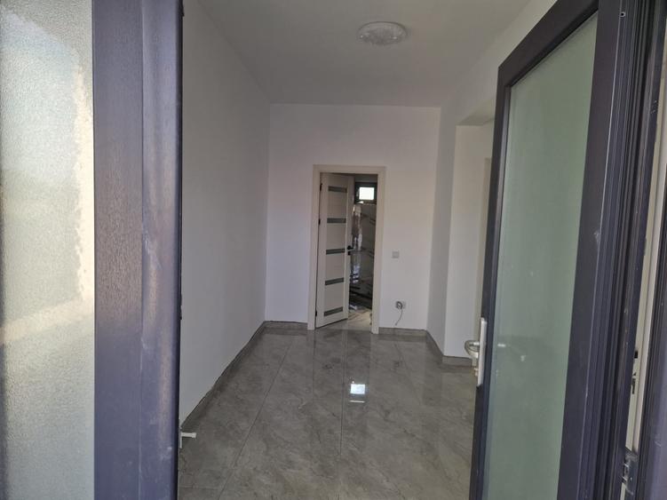 Casă cu 3 camere cu Teren 200 Mp în Lumina