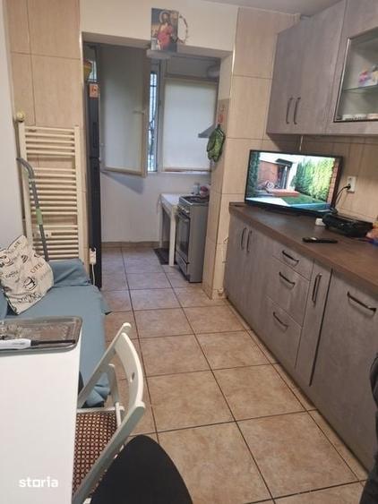 Apartament cu 3 camere decomandat în Titan