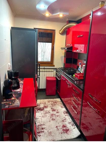 Apartament cu 3 camere semidecomandat în Central