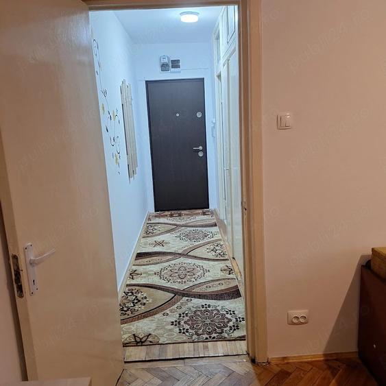 Garsonieră decomandată în Girocului