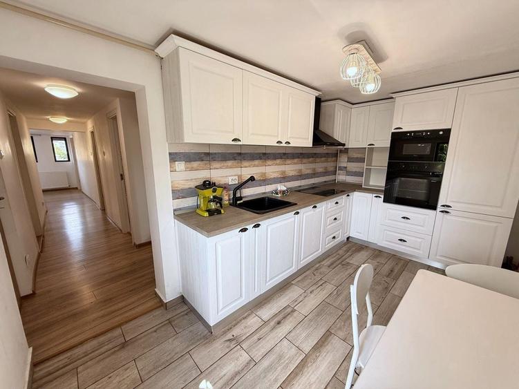 Apartament cu 3 camere decomandat, mobilat în Banu Manta