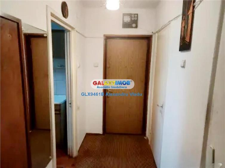 Apartament cu 3 camere semidecomandat în Baba Novac