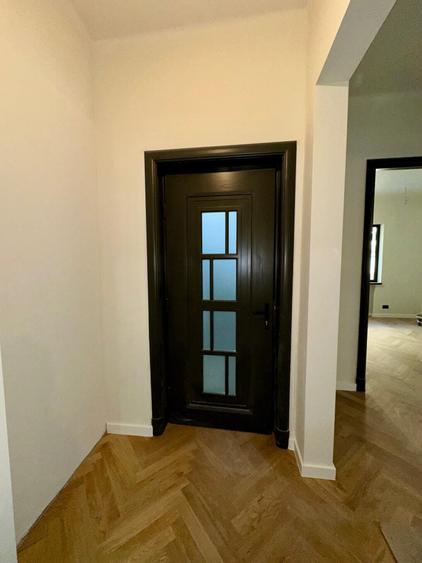 Apartament cu 5 camere semidecomandat, mobilat în Armeneasca