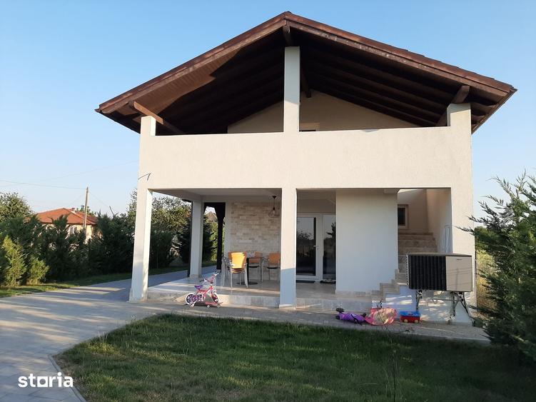 Casă cu 3 camere cu Teren 3600 Mp în Păulești