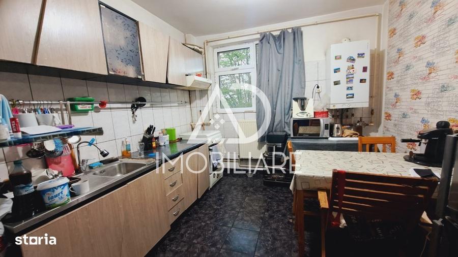 Apartament cu 3 camere semidecomandat în Central