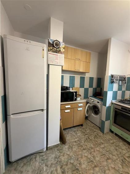 Apartament cu 2 camere semidecomandat în Podu Roș