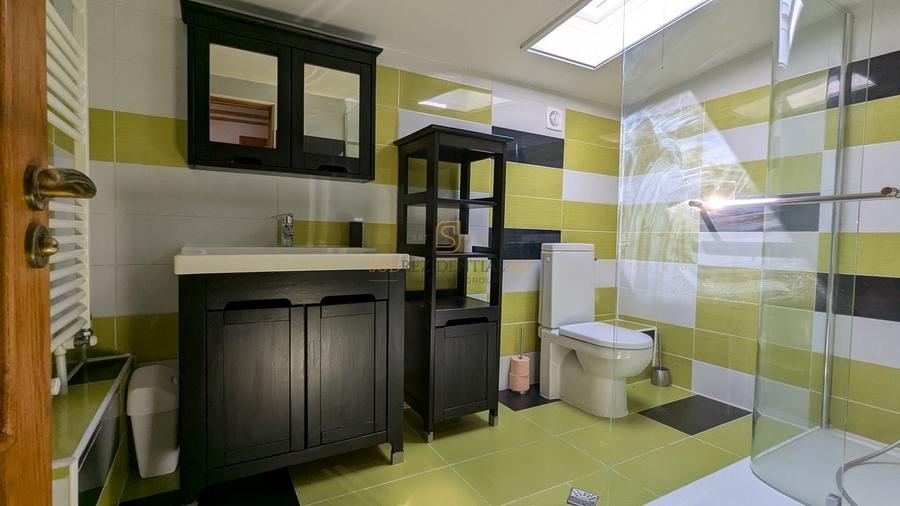 Casă individuală cu 5 camere cu Canalizare în Central