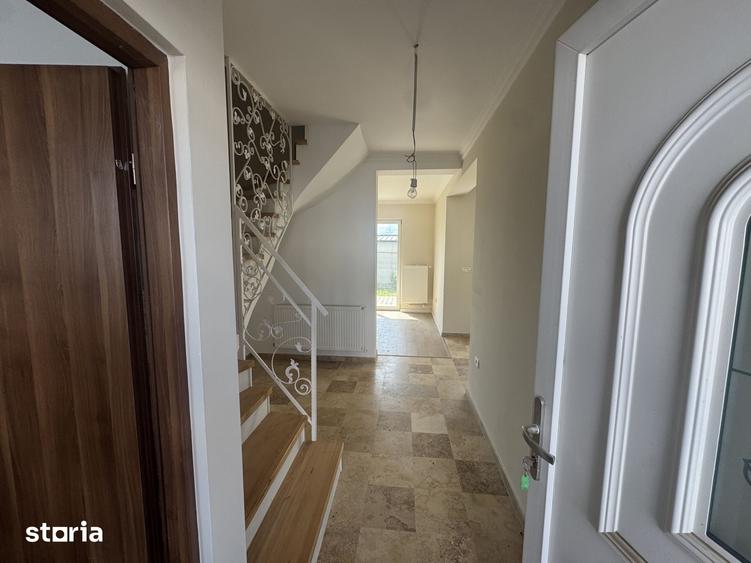 Casă cu 4 camere cu Teren 30 Mp în Giroc