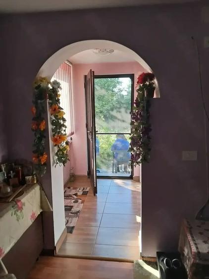 Casă cu 3 camere cu Teren 3000 Mp în Central