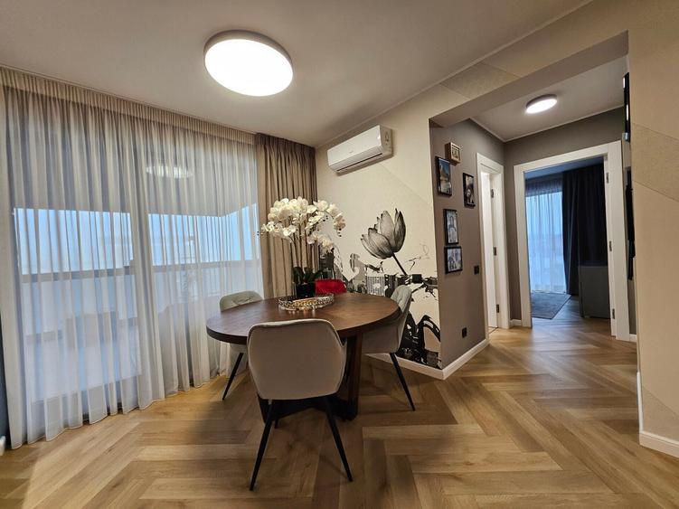 Apartament cu 4 camere semidecomandat, mobilat în Iancu Nicolae