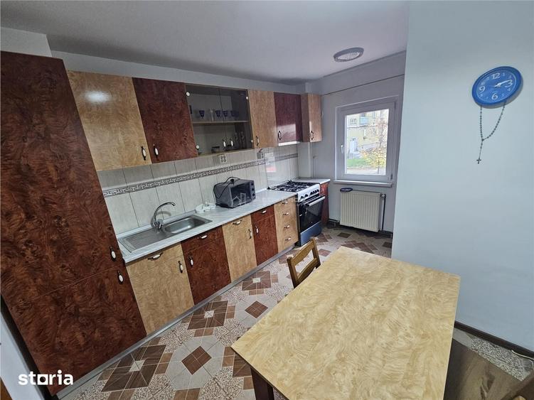 Apartament cu 3 camere decomandat, mobilat în Central