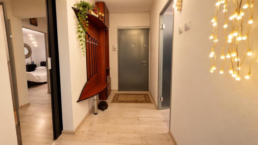 Apartament cu 3 camere decomandat în Răcădău
