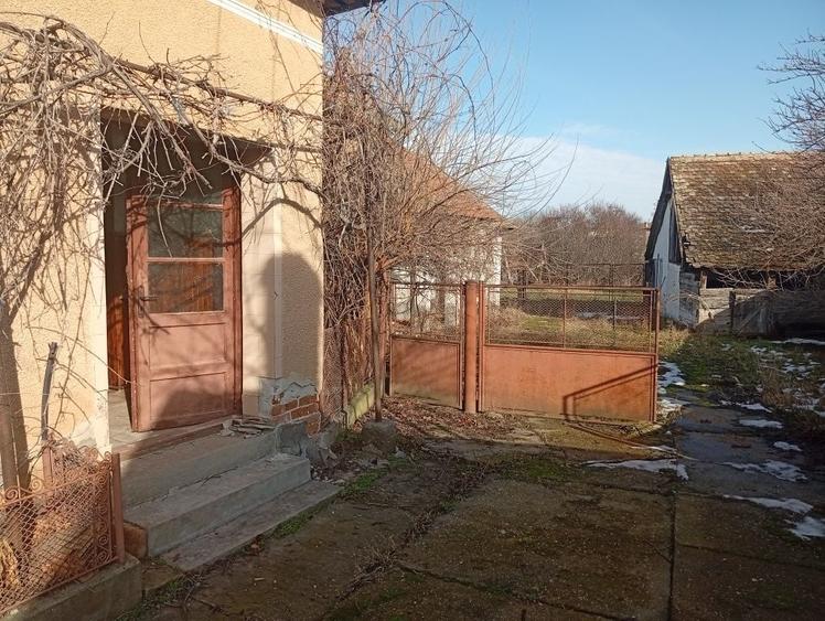 Casă cu 3 camere în Central
