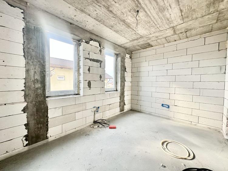 Duplex cu 5 camere cu Canalizare în Moșnița Nouă