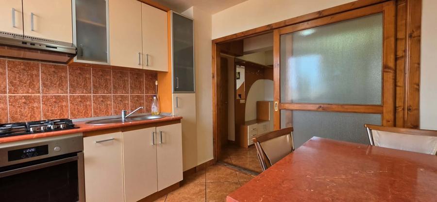 Apartament cu 3 camere decomandat în Cantemir