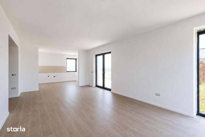 Casă cu 4 camere în Sânpetru