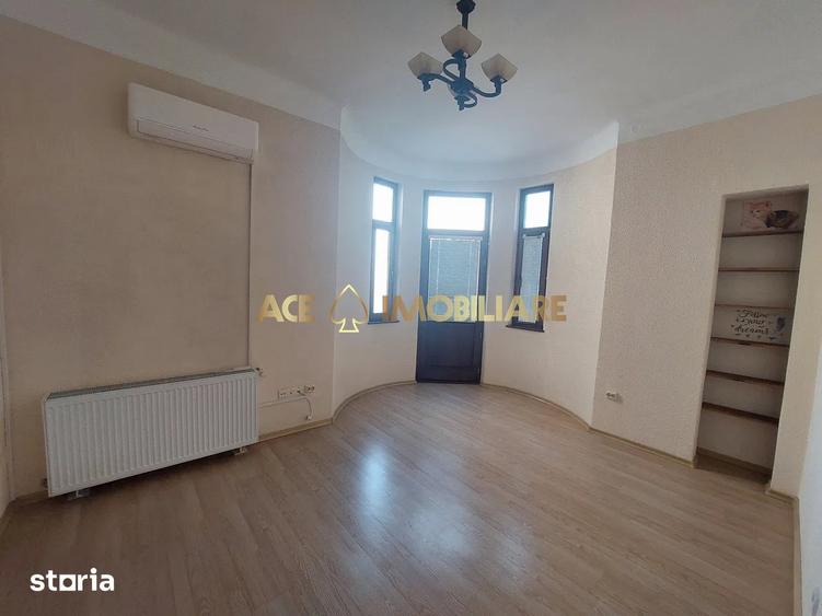 Casă individuală cu 16 camere cu Canalizare în Foișorul de Foc