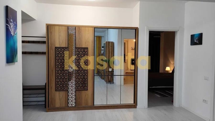 Apartament cu 2 camere semidecomandat, mobilat în Păcii