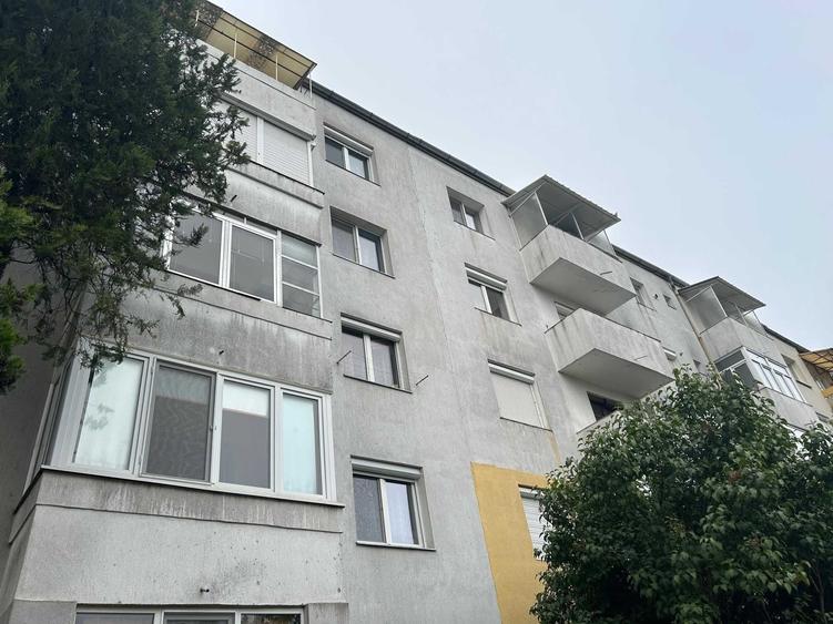 Apartament cu 2 camere semidecomandat în Exterior Vest