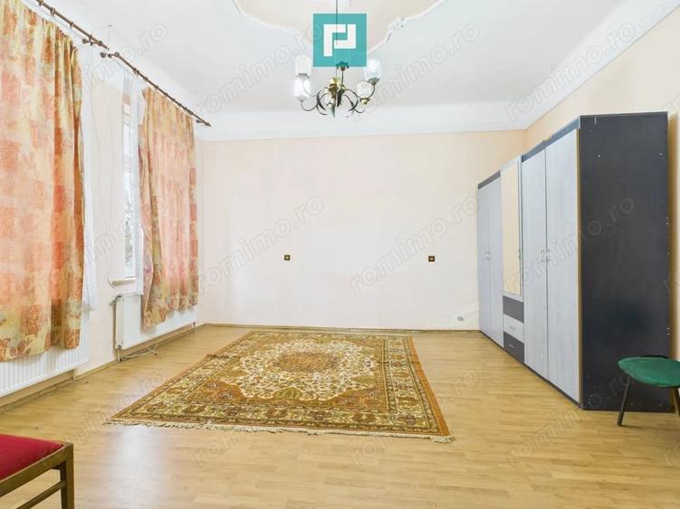 Casă cu Teren 2703 Mp în Ghioroc