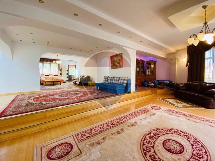Casă individuală cu 14 camere cu Piscina în Nord