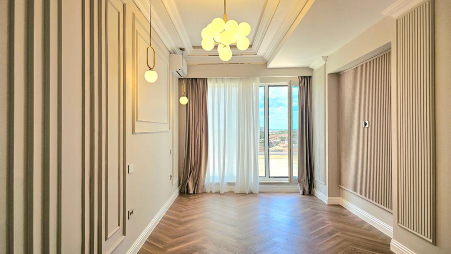 Penthouse cu 4 camere decomandat în 13 Septembrie