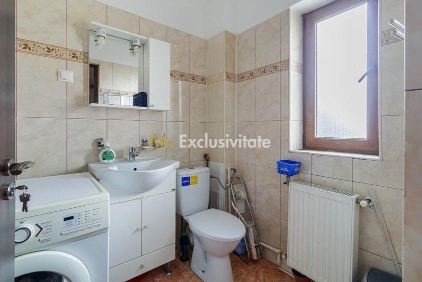 Casă cu 4 camere cu Teren 186.33 Mp în 1 Decembrie