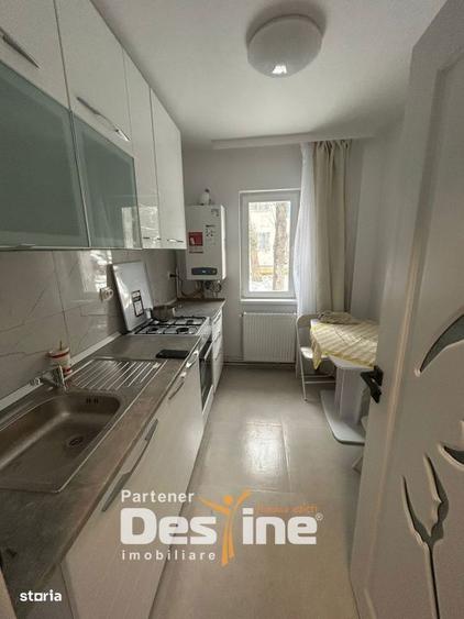 Apartament cu 2 camere semidecomandat în Podu Roș