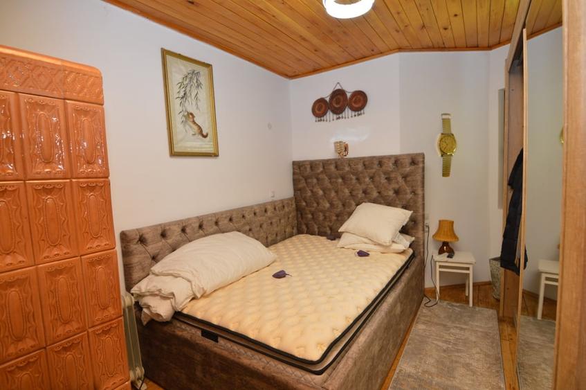 Casă individuală cu 6 camere cu Canalizare în Plopeni