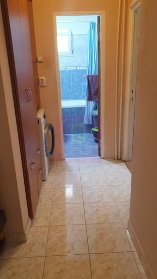 Apartament cu 3 camere decomandat în Costin Georgian