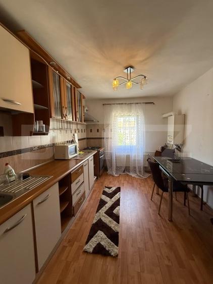 Apartament cu 3 camere decomandat, mobilat în Central