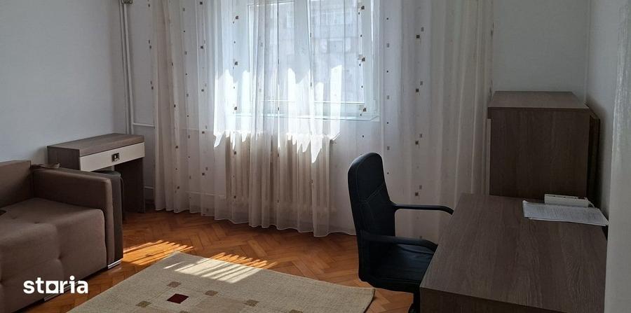 Apartament cu 2 camere decomandat în Podu Roș