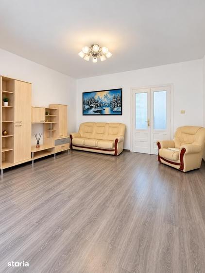 Casă cu 5 camere cu Teren 1000 Mp în Lipoveni