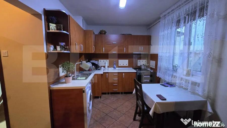 Apartament cu 3 camere decomandat în Burdea